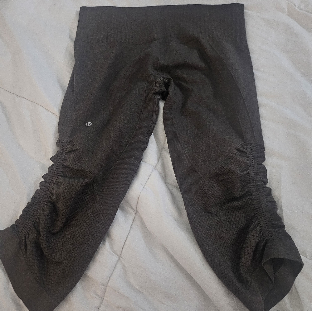 Lululemon brown cropped size 6